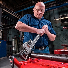 Эксплуатация алюминиевых прямых трубных ключей 18" Ridgid Aluminum Heavy Duty 818