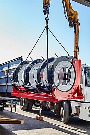 Погрузка гидравлического стыкового сварочного аппарата для полиэтиленовых труб Gas Fusion Red-800 Погрузка гидравлического стыкового сварочного аппарата для полиэтиленовых труб Gas Fusion Red-800